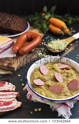 商業照片: Pea Soup With Smoked Sausages