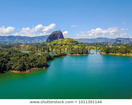 Foto stock: Guatape Lake In Antioquia Colombia