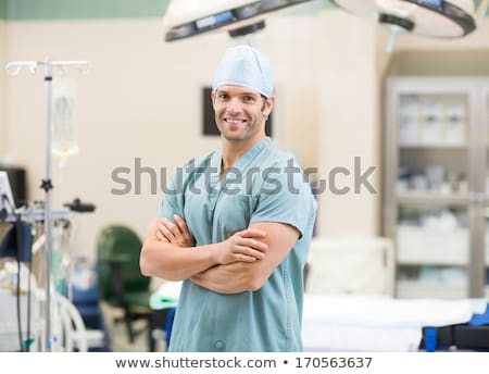 Foto d'archivio: Portrait Of Surgeon Standing In Operation Room