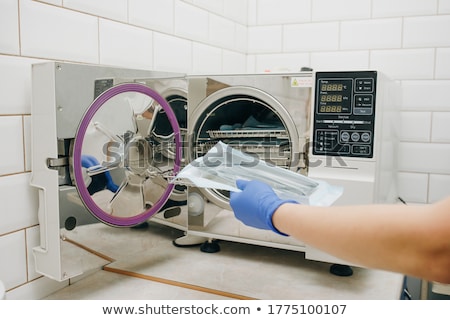 Foto stock: Dentist Sterilizing Tools At Dental Clinic