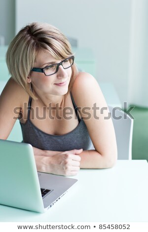 Foto d'archivio: Portrait Of A Pretty Young Woman Sitting In Front Of Her Laptop