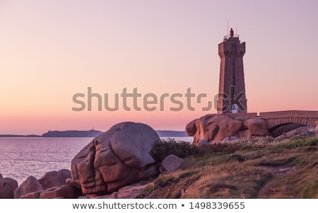 Foto stock: Granite Lighthouse And Rocks