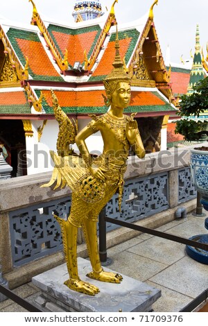 Foto d'archivio: A Kinaree A Mythology Figure In The Grand Palace In Bangkok