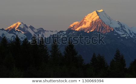 Foto stock: Sunset On The Summit Of Mt Cook And La Perouse In New Zealand