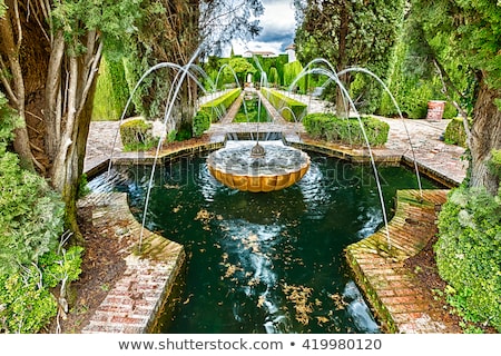 Foto stock: Generalife Gardens And City Of Granada Spain