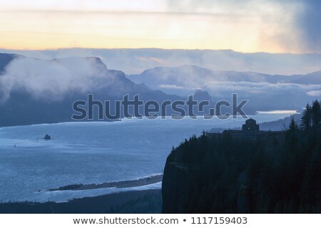 Stockfoto: Crown Point And Beacon Rock At Dawn