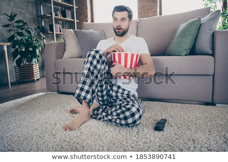 Foto stock: Man Watches Tv