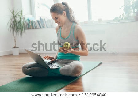 Zdjęcia stock: Flexible Gymnast With Laptop And Apple