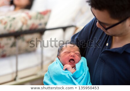 ストックフォト: Asian Chinese Newborn Baby Girl And Daddy In Hospital