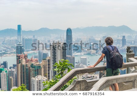 Foto stock: Young Man Traveler At The Peak Of Victoria Against The Backdrop Of Hong Kong