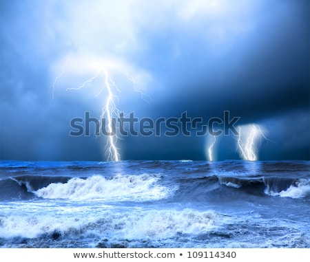 Foto d'archivio: Dark Tropical Sea Stormy Background