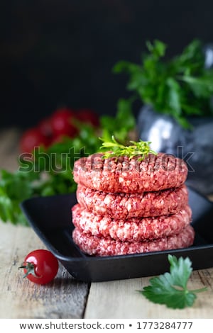 Foto d'archivio: Raw Meat On Pan