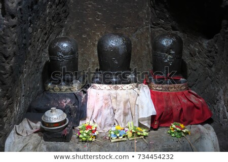 Foto stock: Lingam Or Lingga In Elephant Cave Goa Gajah In Bali