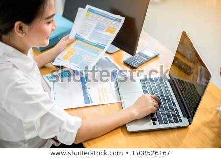 Stockfoto: Onge · Onderneemster · Die · Laptop · Met · Behulp · Van