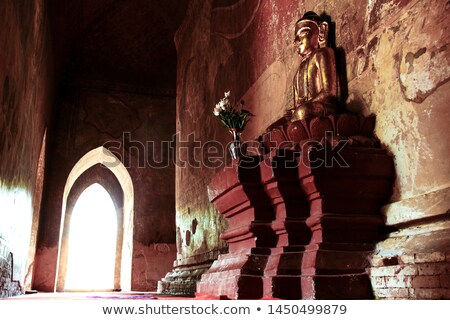 Foto stock: Burmese Temple Buddha Altar