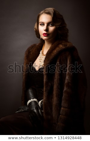 Stockfoto: Retro Beautiful Attractive Woman Wearing Fur