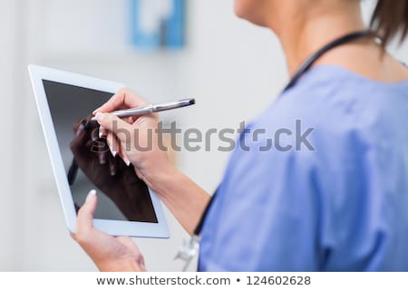 Foto d'archivio: Close Up Of Female Doctor Or Nurse With Tablet Pc