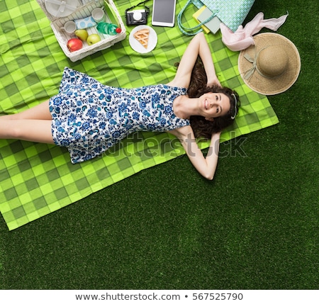 Foto d'archivio: Smiling Young Girl In Summer Hat Having A Picnic