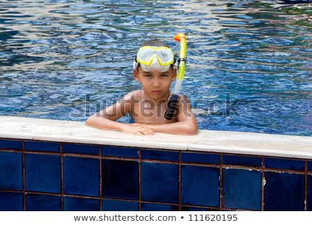 Foto stock: A Boy Wearing Goggles And Flippers