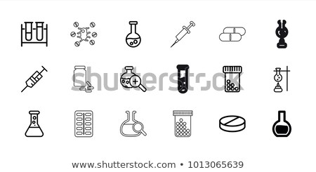 Foto d'archivio: Syringe And Medicine Beaker Icon Vector Outline Illustration