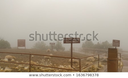 Foto stock: Warning Sign At White House Trail In Canyon De Chelly