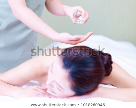 Foto d'archivio: Chinese Woman At Wellness Massage With Essential Oils