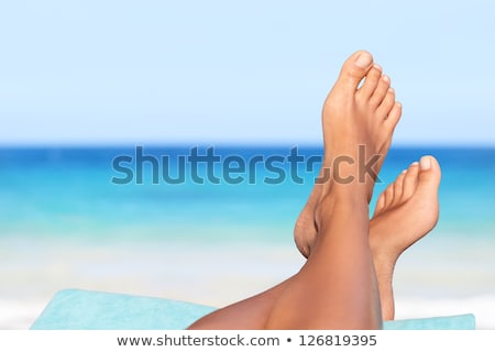 Foto d'archivio: Beautiful Female Feet On The Beach