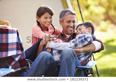 Foto stock: Father In The Middle Of Son And Daughter