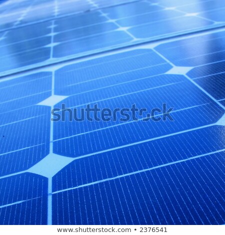 Stockfoto: Lose-up · van · zonnepanelen · die · nuttig · zijn · voor · thema's · op · het · gebied · van · alternatieve · energie