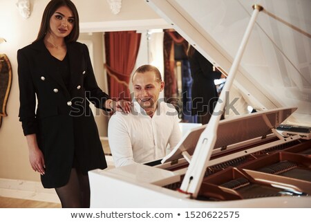 Foto d'archivio: Nice Room To Play The Piano