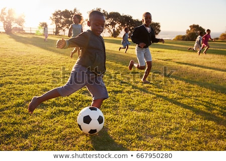 Foto stock: Kids Playing In The School Field