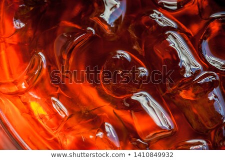 Foto d'archivio: Close Up Ice Cubes On Red Drink
