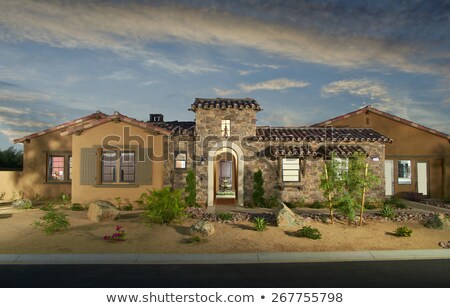 Foto stock: Home Exterior House Design Drought Landscaping