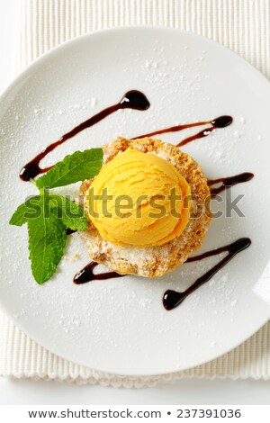 Foto d'archivio: Mini Sbrisolona Cookie With Scoop Of Yellow Ice Cream