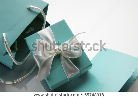 Коробка с зелеными драгоценностями Сток-фото © pedrosala