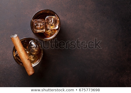 Foto stock: Cigar And Whiskey