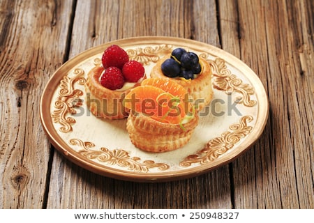 Stockfoto: Custard Filled Vol Au Vent With Fruit