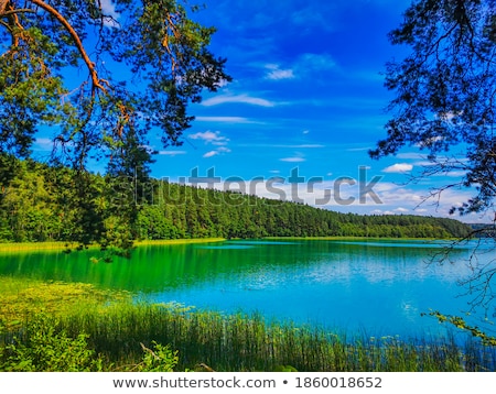 Foto d'archivio: Perfectly Clear Emerald Lake