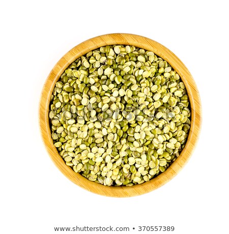 Foto d'archivio: Mung Bean Green Moong Dal In Wooden Bowl Top View