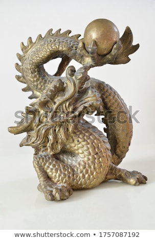 Foto stock: Dragon Statue Isolated