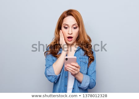 [[stock_photo]]: Eureuse · femme · rousse · avec · téléphone · portable