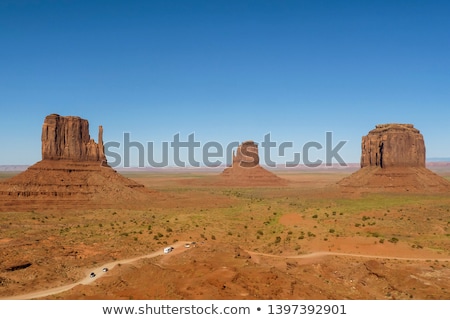 Foto d'archivio: He · Mittens · And · Merrick · Butte · Monument · Valley · National · Park · Ut