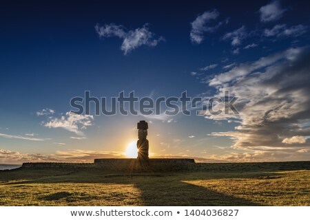 ストックフォト: Restored Moai At Tahai On Easter Island