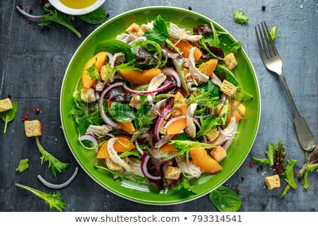 Foto d'archivio: Salad With Crouton And Meat