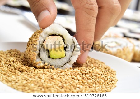 Young Man Preparing Uramaki Foto stock © nito