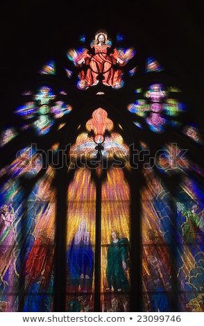 Foto stock: Angel Holding The Holy Grail Stained Glass Window