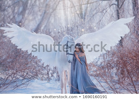 Foto d'archivio: Beautiful Woman In White Dress