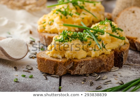 Stockfoto: Scrambled Eggs And Toasted Bread