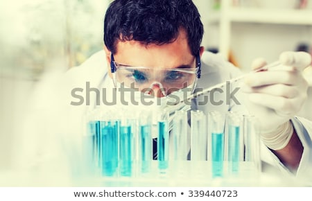 Foto d'archivio: Biotechnology Chemist Working In Lab