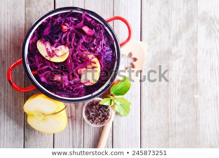 Foto d'archivio: Vegetarian Food In Red Saucepan